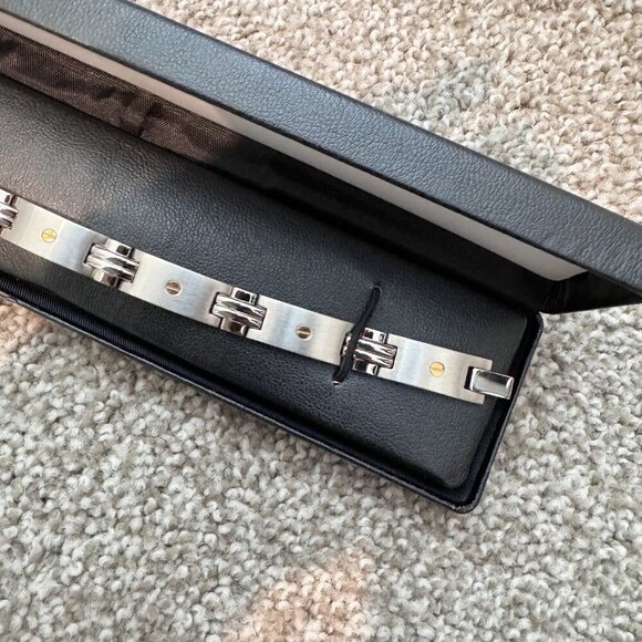 NWT Kohls Stainless Steel Silver Link Bracelet Gift New - Picture 6 of 9